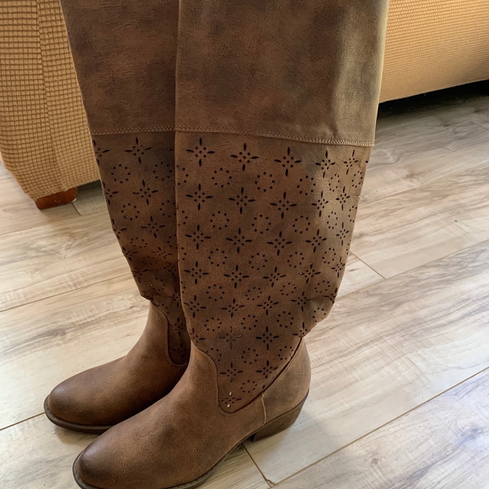 Brown knee high boots (brand is Not Rated)
